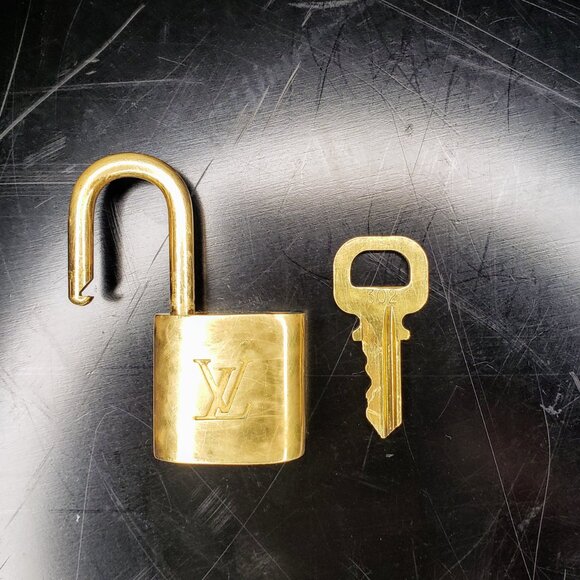 Authentic Louis Vuitton Brass Lock & Key #302 - Picture 4 of 5